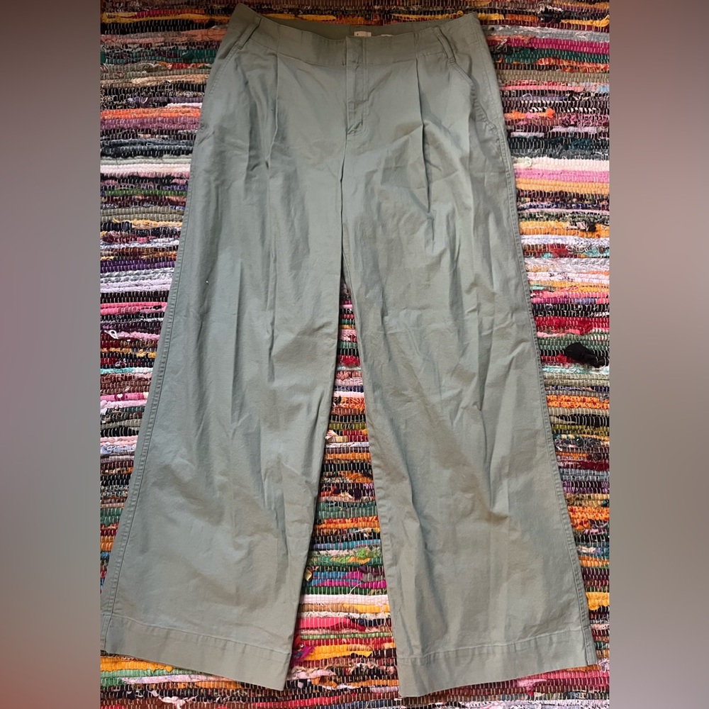 Baggy mint trousers